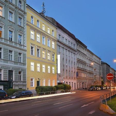 Prague Season Three Stars Hotel Kültér fotó