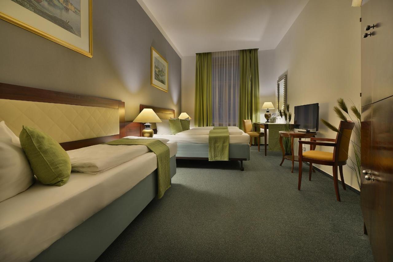 Prague Season Three Stars Hotel Kültér fotó