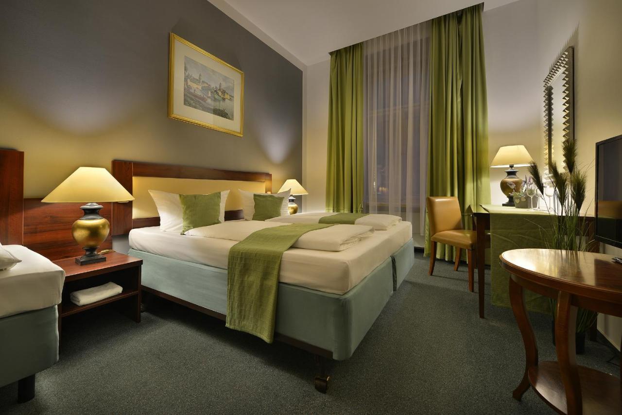 Prague Season Three Stars Hotel Kültér fotó