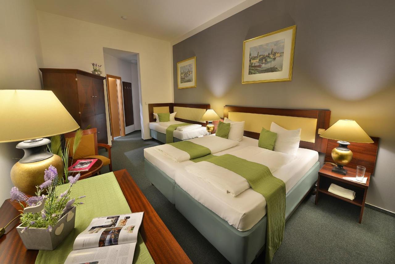 Prague Season Three Stars Hotel Kültér fotó