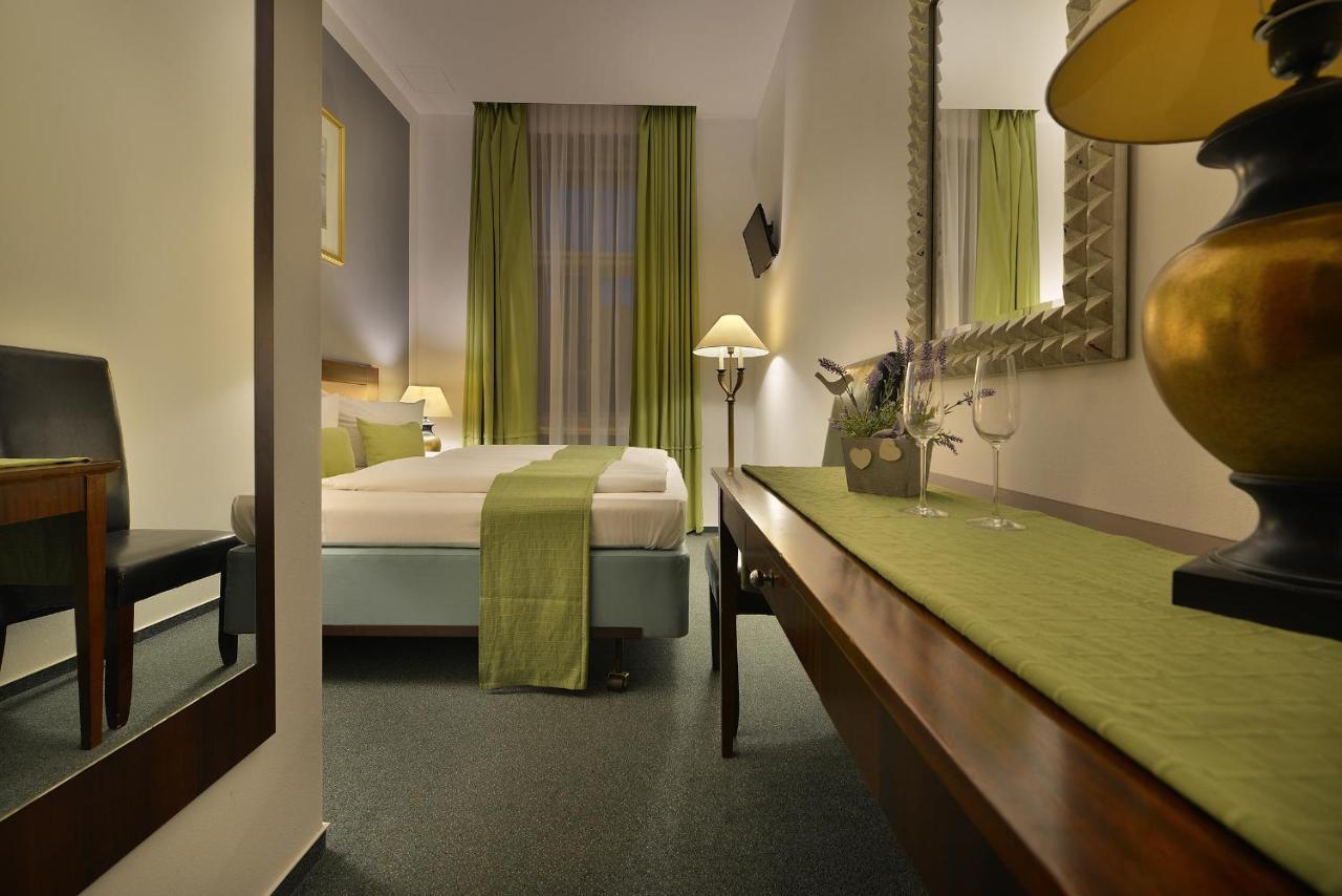 Prague Season Three Stars Hotel Kültér fotó