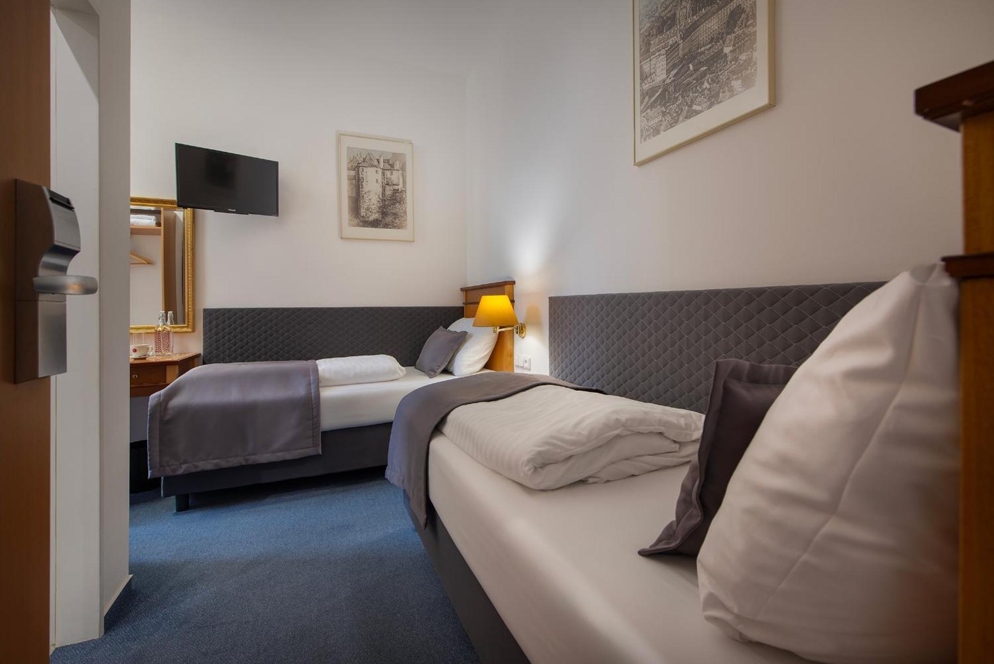 Prague Season Three Stars Hotel Kültér fotó